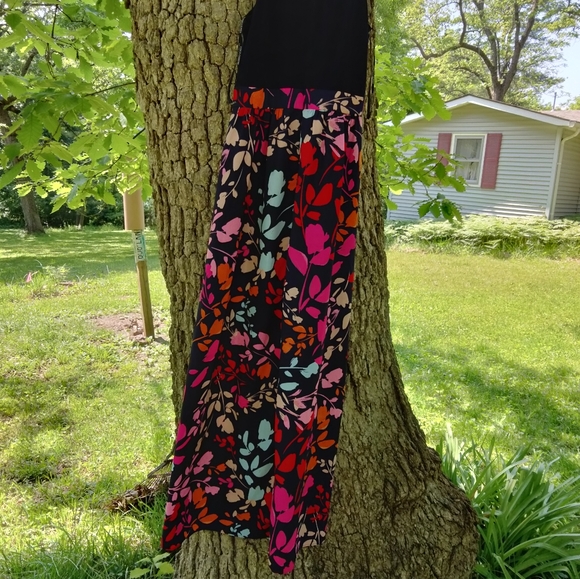 ⬇️ Price Drop!⬇️ Vince Camuto Maxi Dress in size 8 - Picture 2 of 3